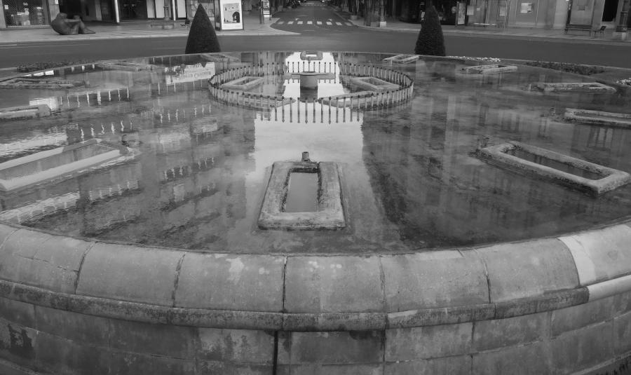 FUENTE DE LA PLAZA DE STO. DOMINGO
